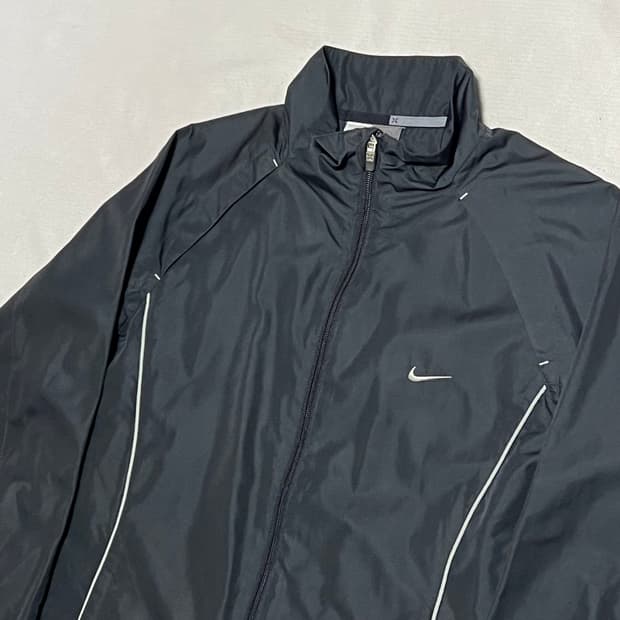 L 나이키 클리마핏 올드스쿨 스우시 블랙 바람막이