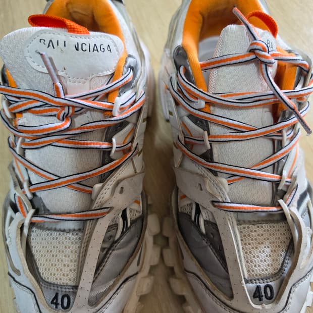 발렌시아가트렉흰주 40사이즈/255