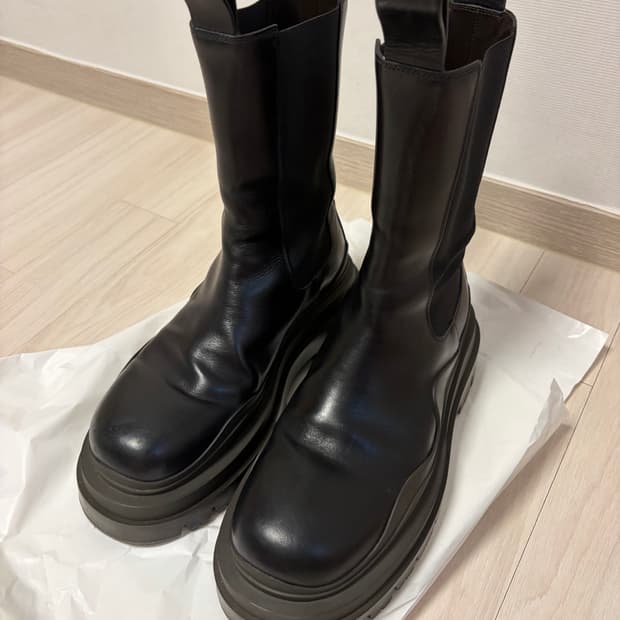 [43] 밑창 보강 보테가베네타 타이어 부츠 블랙 캠핑