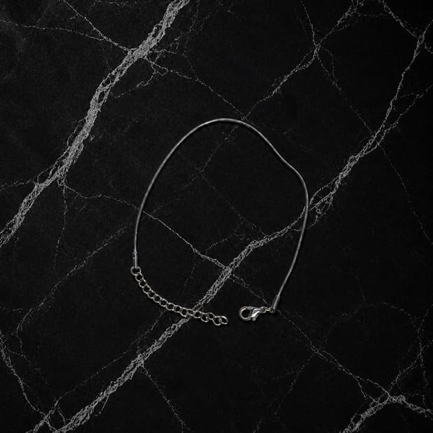 THISTLE – Noir Snake Necklace