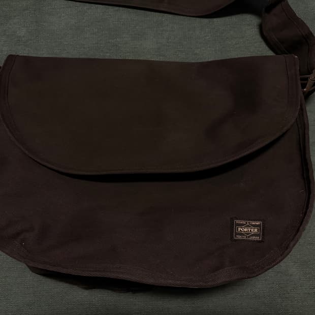 포터 스테인 블랙 메신저백 크로스백