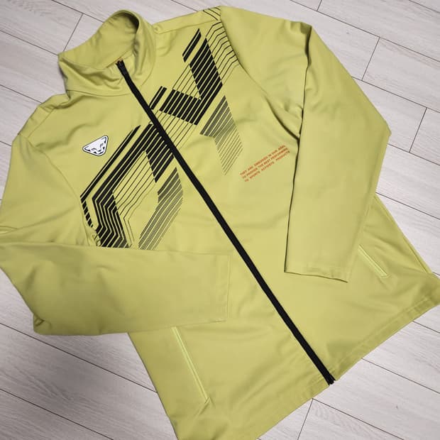 다이나핏 SM 스매쉬 남성 TR 슈트 집업 바람막이 xl

사진으로 색상