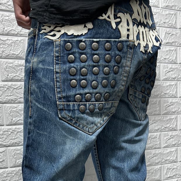 00’s Red Pepper 스터드 스펠 아웃 데님 팬츠