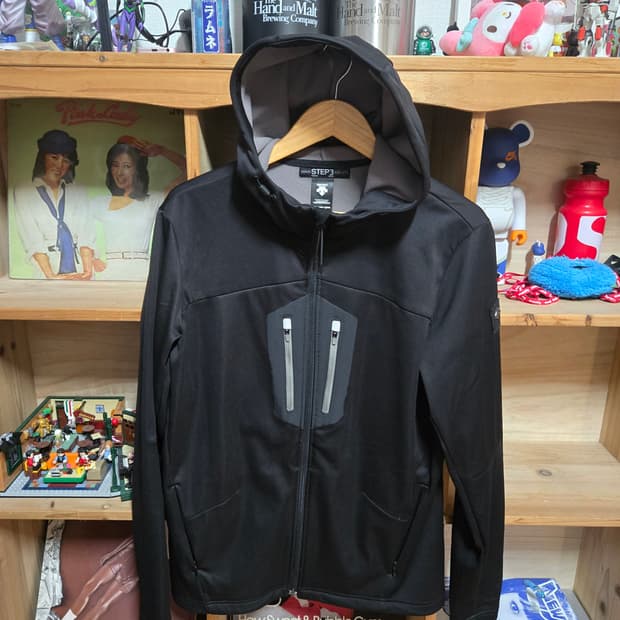 데상트 트레이닝 집업 (100)