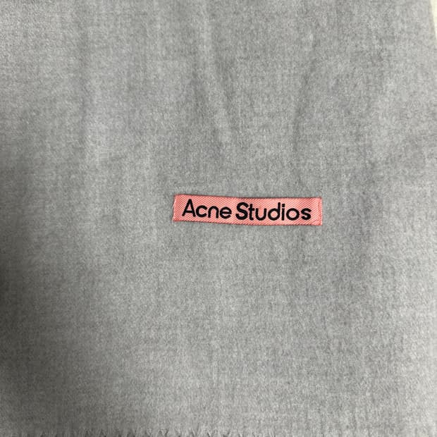 Acne muffler
