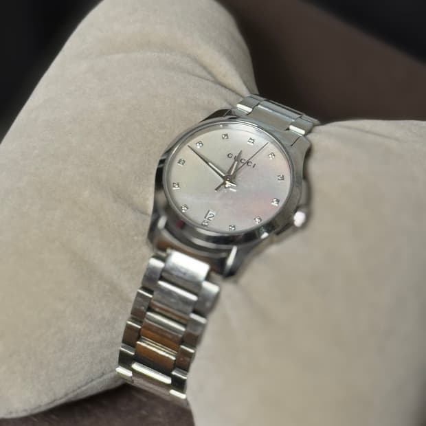 구찌 G타임리스 다이아 펄 다이얼 시계