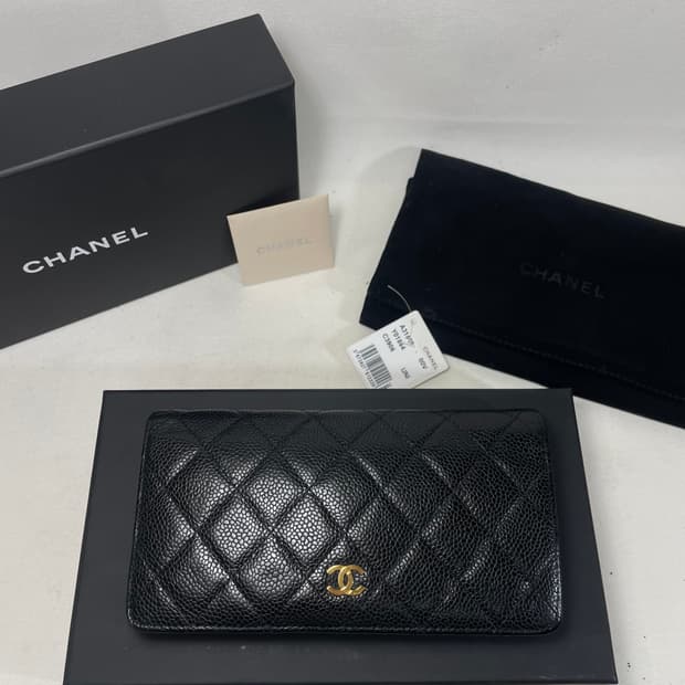 [새상품급,풀구성] 샤넬 클래식 플랩 장지갑 캐비어 금장 블랙


