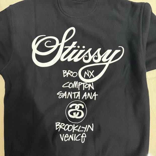 스투시 월드투어 맨투맨 정품 판매합니다