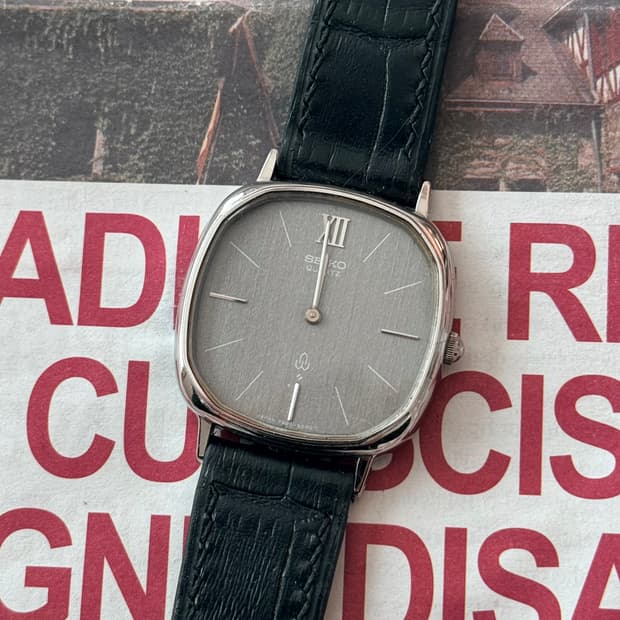 Seiko 세이코 차콜 그레이 탱크 Quartz 