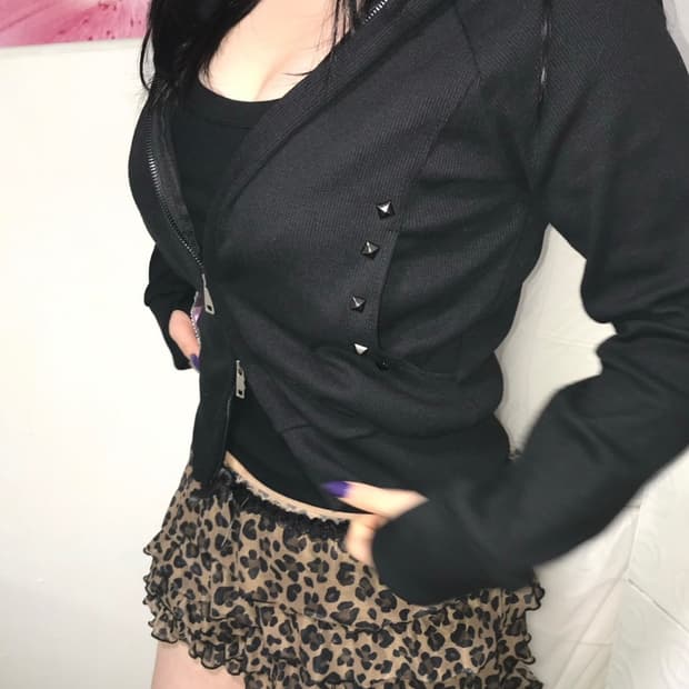 블랙스터드 후드집업