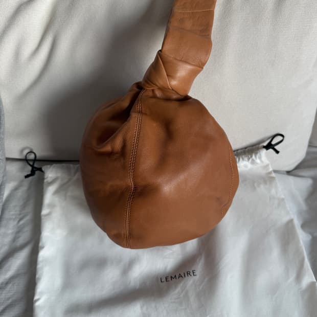 르메르 가죽볼백 토바코