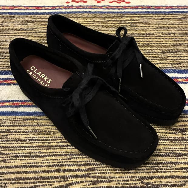 (240)클락스X찰스스테드 스웨이드 블랙 왈라비 로퍼 