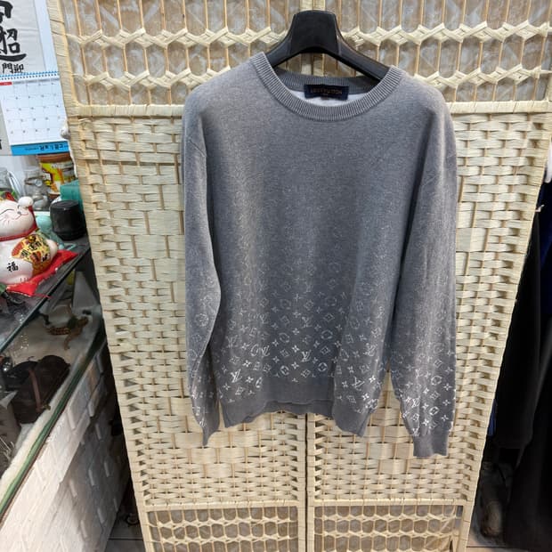 100 정품 루이비통 그라디언트 맨투맨 팝니다