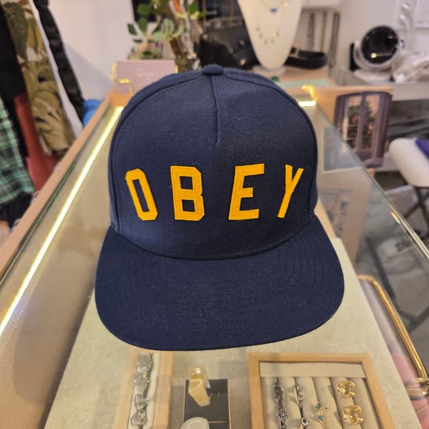 OBEY 오베이 네이비 스냅백 볼캡