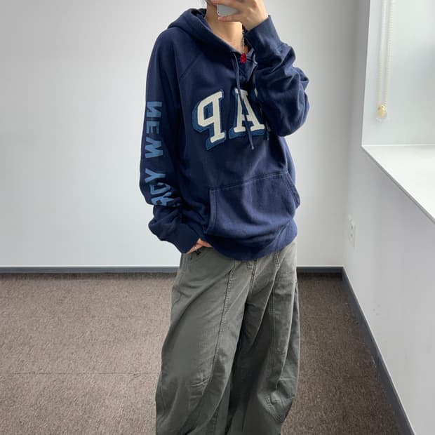 Gap 갭 아이보리 로고 사이드 포인트 네이비 후드티