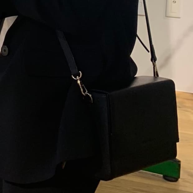 오야니 스퀘어 박스 크로스백