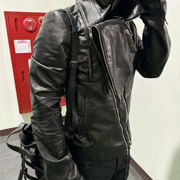 Dox 서울  / 아커맨 테이퍼드 하이넥 램스킨 레더자켓