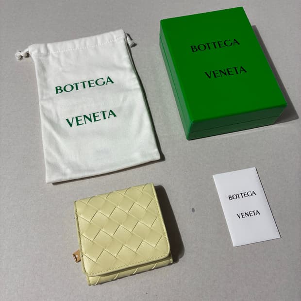 보테가 베네타 인트레치아토 트리폴드 지갑 라임컬러
