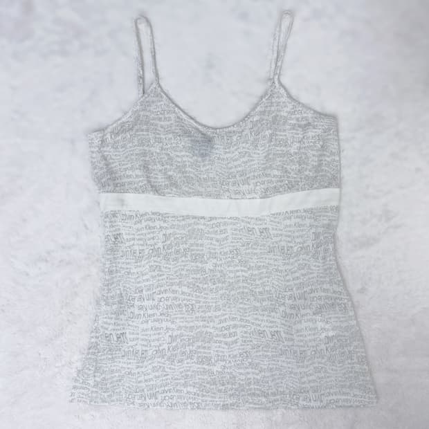 Calvin Klein Jeans 모리걸 하구미 스즈코 딱붙 슬리브