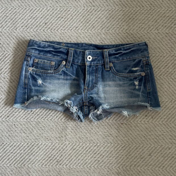 EGOIST 로우라이즈 데님 핫팬츠