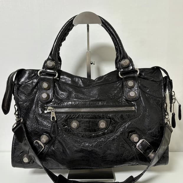 발렌시아가 자이언트 모터백 