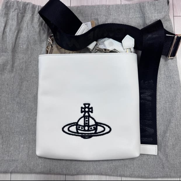 (새상품) 비비안웨스트우드 크로스백