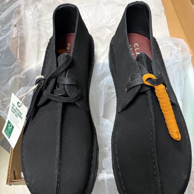 클락스 데저트 트랙 블랙 스웨이드 uk8 새상품 판매합니다