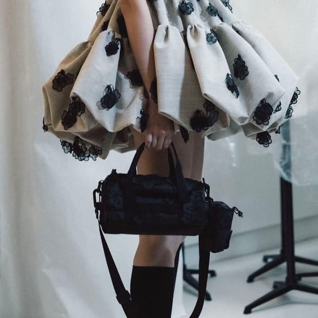 Base Camp Clutch Black