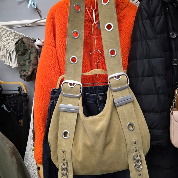 베이컨트 아카이브 VACANT ARCHIVE 벨라 와이드 스트랩 호보백