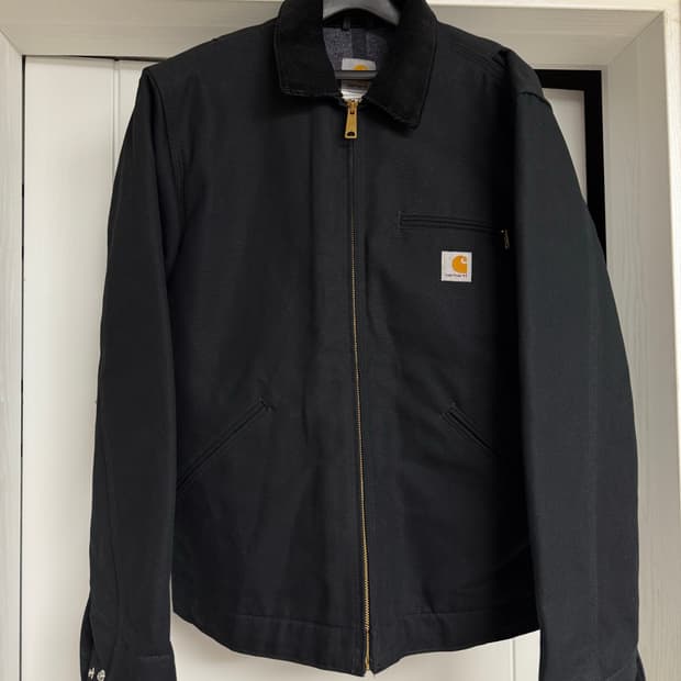 칼하트 디트로이트 j001 M사이즈 판매합니다