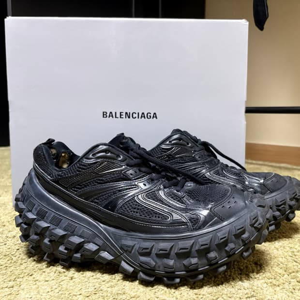 발렌시아가 디펜더 블랙 41 풀박