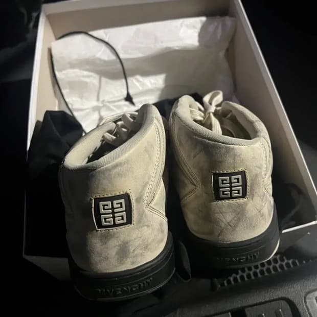 이게 팔리려나 지방시 스케이트 스니커즈