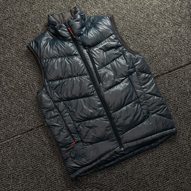 살로몬 마운틴 경량 다운 패딩 베스트 1745