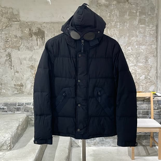 씨피컴퍼니 블랙 고글 다운 자켓