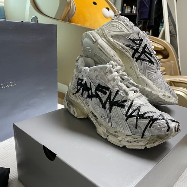 발렌시아가 러너 그래피티 40 사이즈