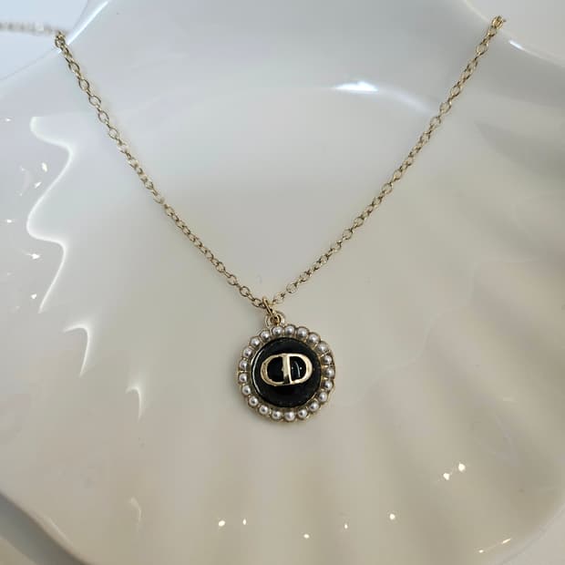 디올 업사이클링 블랙스톤 진주 목걸이