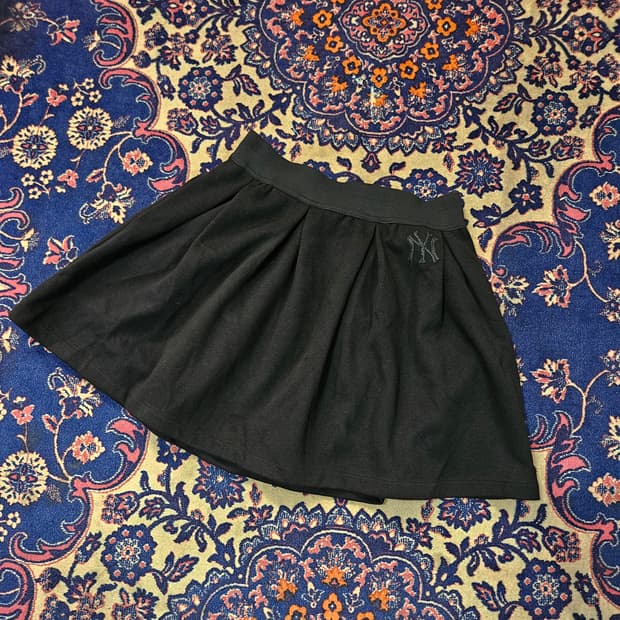 엠엘비(MLB) 밴딩 주름 미니스커트