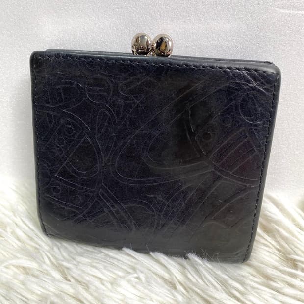 비비안 웨스트우드 가죽 엠보싱 패턴 지갑