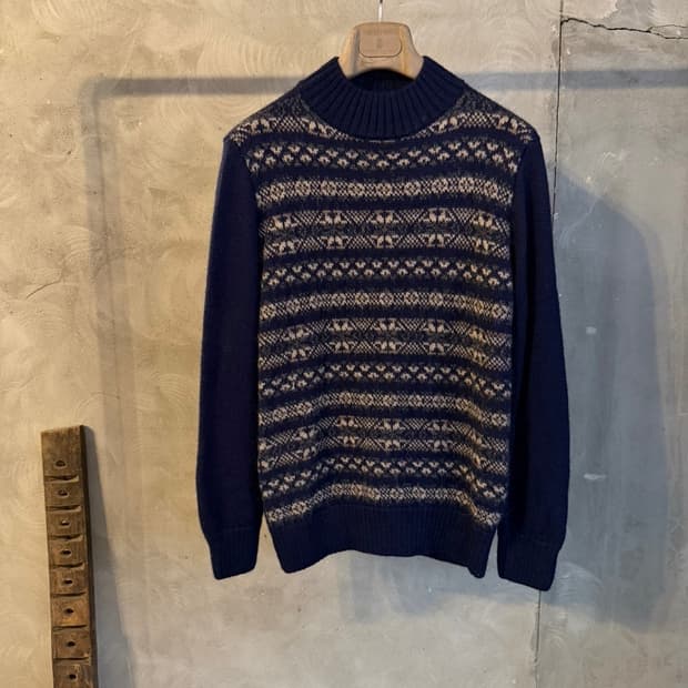 아페쎄 모호크넥 페어아일 니트 100