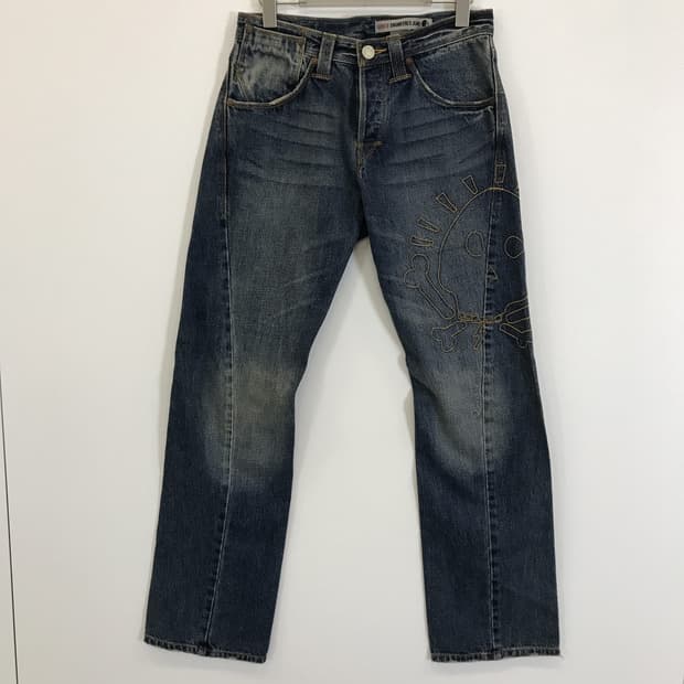 리바이스 엔지니어드 해골자수 데님진 [30인치]