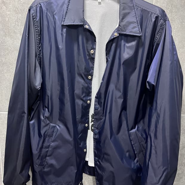 꼼데가르송 코치자켓 네이비 L 사이즈 팝니다