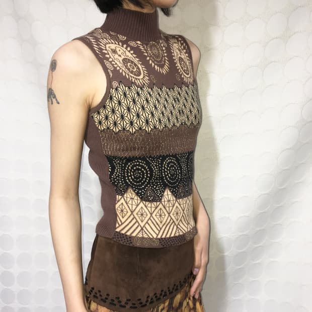 겐조 니트 슬리브리스 하이넥 탑