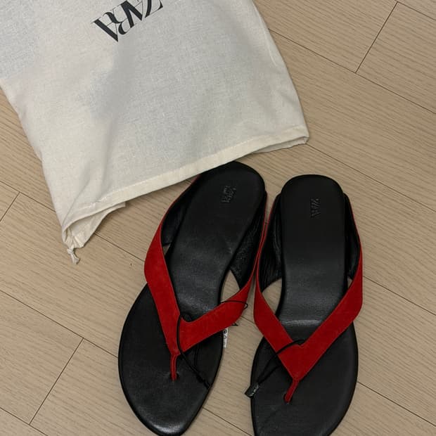 새상품) 자라 Zara 염소가죽 플립플랍 레드 블랙
