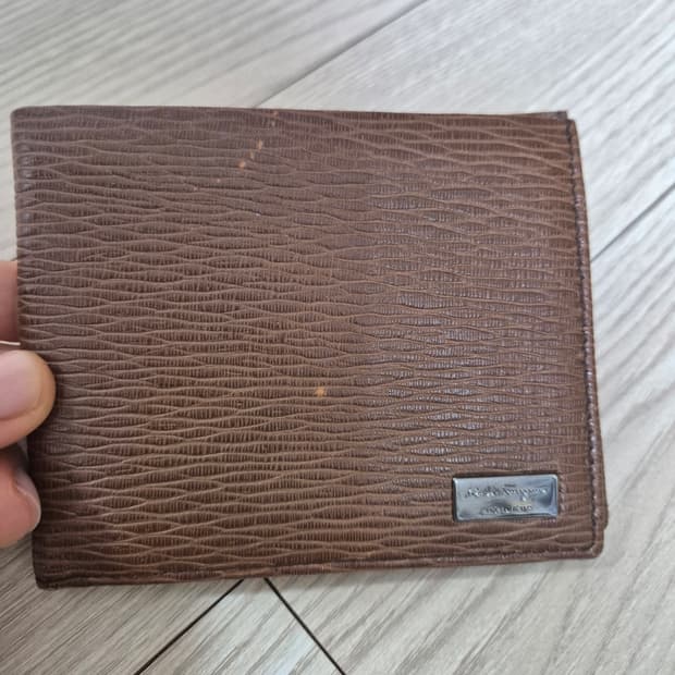 (정품) 페라가모 반지갑 리얼가죽 남성 이태리