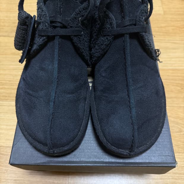 지용킴 클락스 블랙