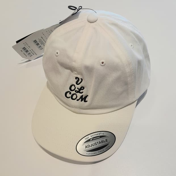 💥(새상품) 볼컴 볼캡 (화이트)
