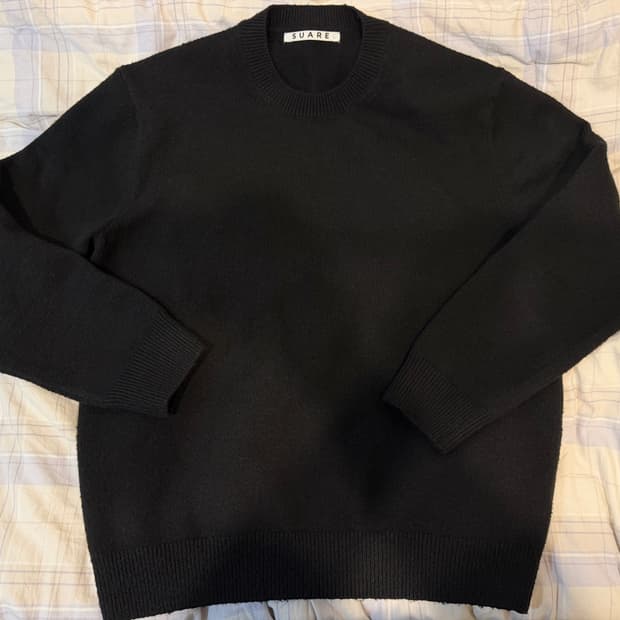 수아레 검정 니트
