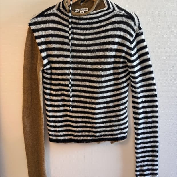 파르티멘토 우먼 더블레이어드 넥니트 스트라이프