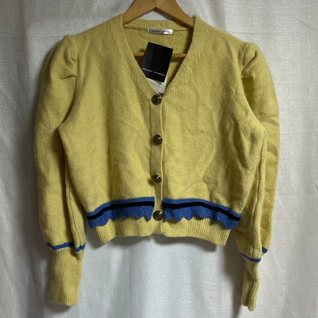 새상품 멜로디가든 공주핏 크롭 니트 가디건 90