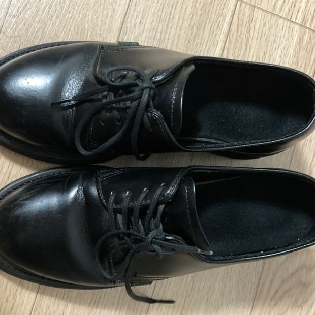 쏘로굿 포스트맨 더비슈즈